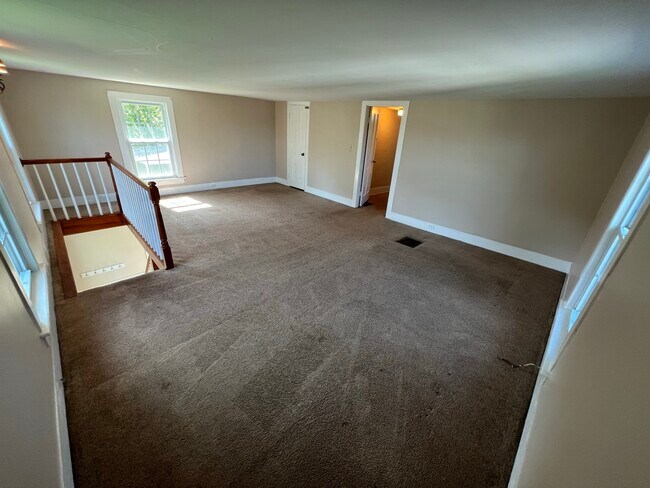 Master bedroom - 535 Bunker Hill Ave