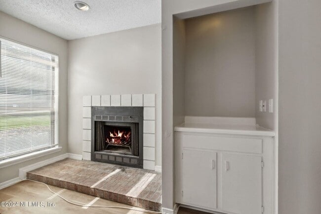 Building Photo - Renovated Condo in a Convenient Location!