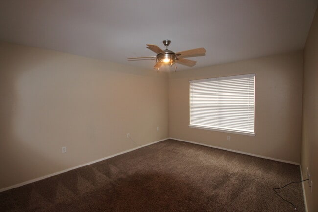 Building Photo - COMING SOON-Spacious 3 Bedroom in Whitehouse!