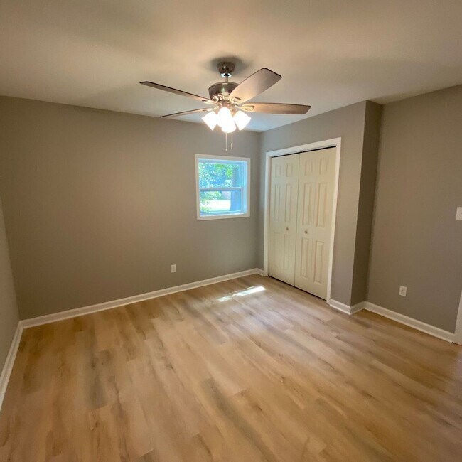 Building Photo - Completely Remodeled