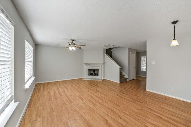 Building Photo - 3231 Stoneydale Ln