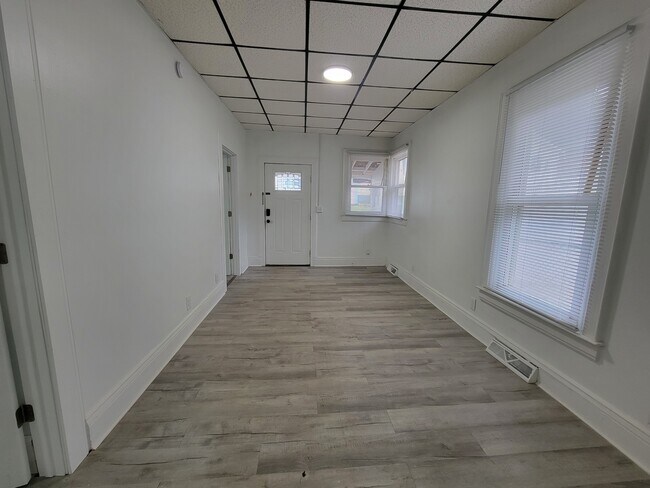 Building Photo - 920 Hendrix Ave