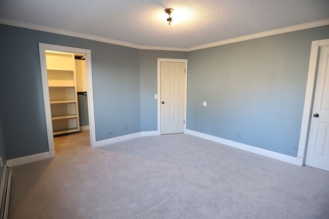 Building Photo - 3 bed, 1.5 bath house