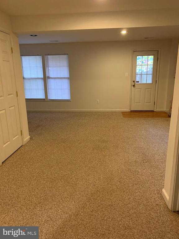 Building Photo - 43506 Postrail Square