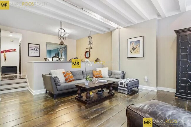 Building Photo - 48 Beacon St