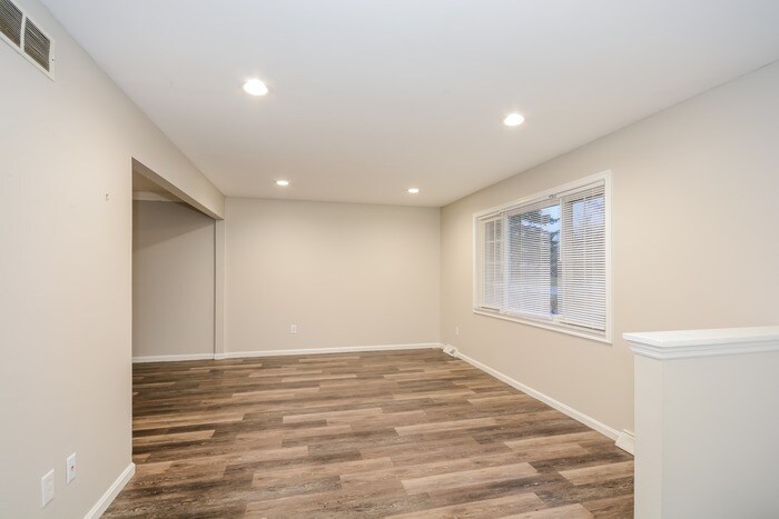 Building Photo - 853 Meadow Ridge Dr