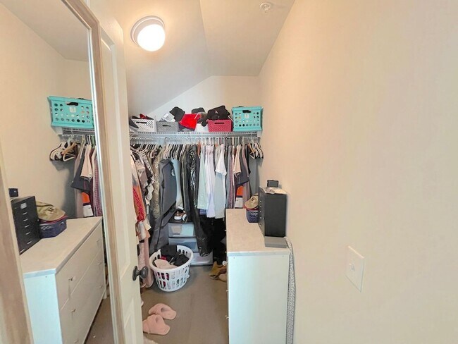 Building Photo - 611B E Duffy Ln