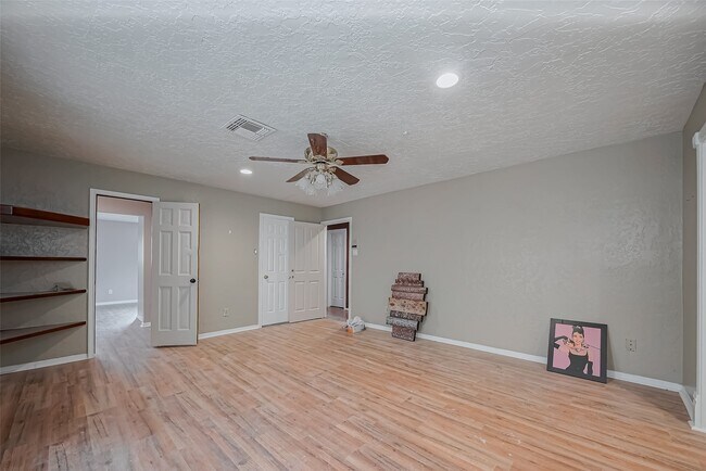 Building Photo - 4015 Black Locust Dr