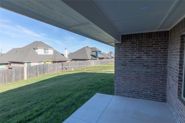 Building Photo - 1013 SE 30th St