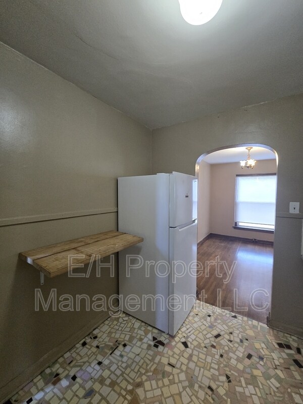 Building Photo - 400 S Hydraulic Ave