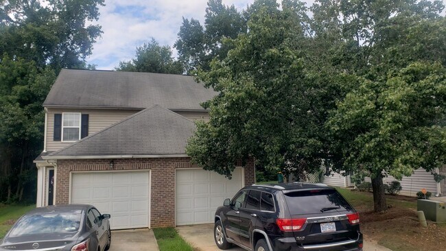 Primary Photo - Charming 2Br 2.5Ba Townhome with Garage in...