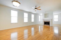 Building Photo - Downtown Beautiful 2 Bedroom/2 Bath Condom...