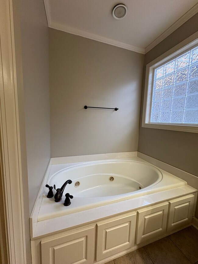Building Photo - 540 Orchard Cir