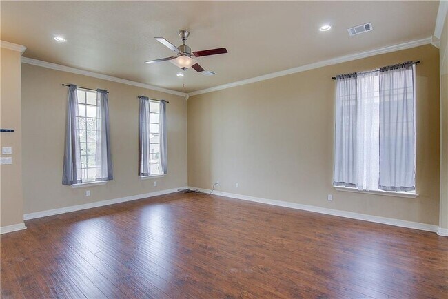 Building Photo - 221 Geode Ln