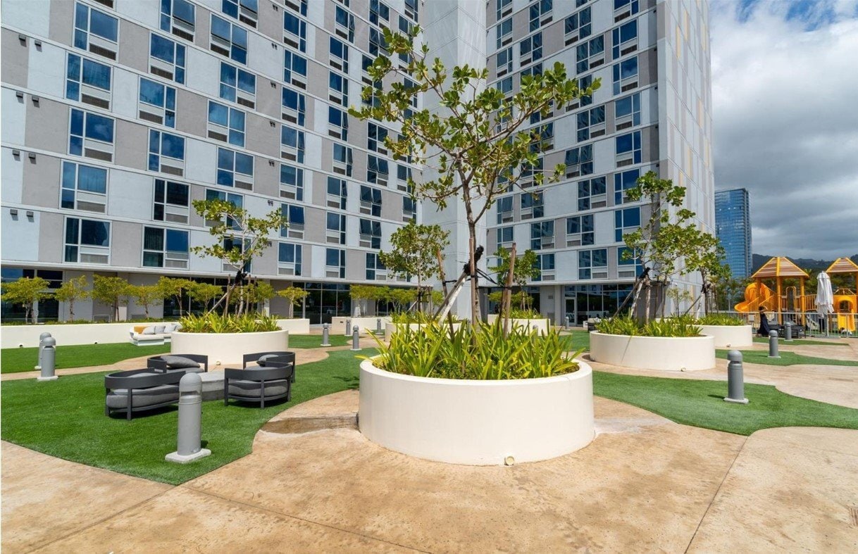 Building Photo - 988 Halekauwila St