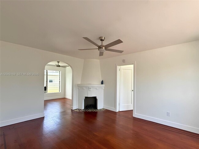 Building Photo - 641 10th St