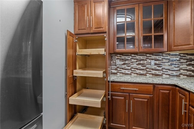 Building Photo - 13 E Edgewater Dr