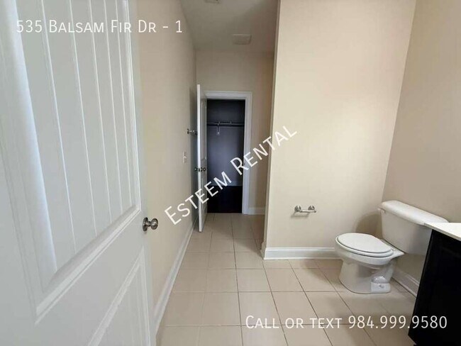 Building Photo - 535 Balsam Fir Dr