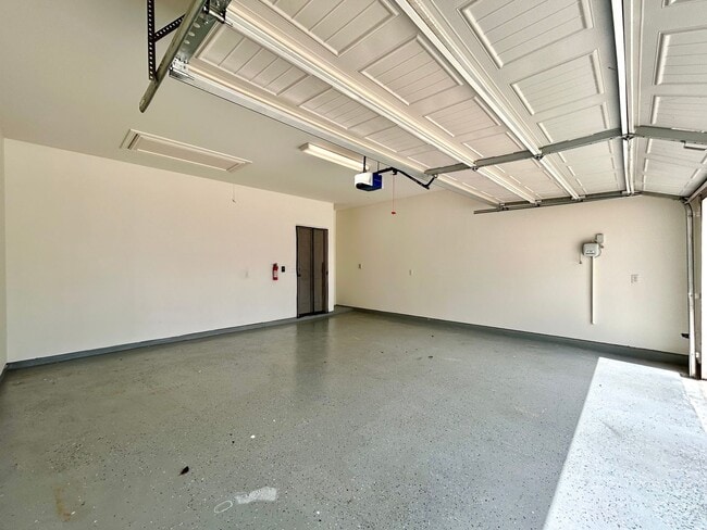 Building Photo - 12012 Saddle Rock Dr