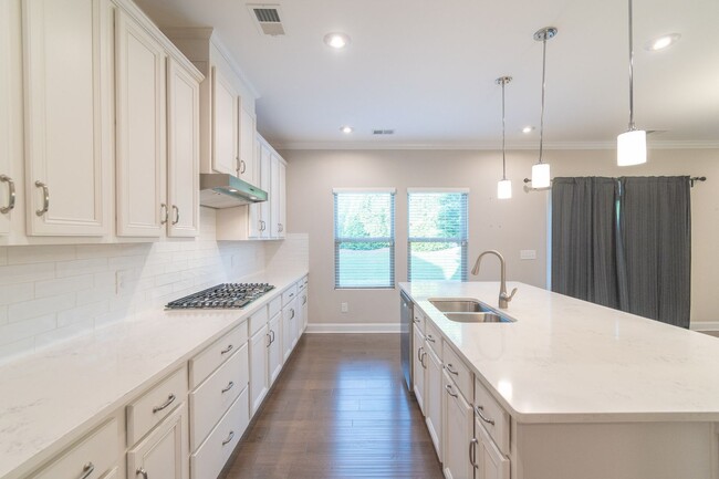 Building Photo - Spacious & Elegant 4 Bedroom Home in Fort ...