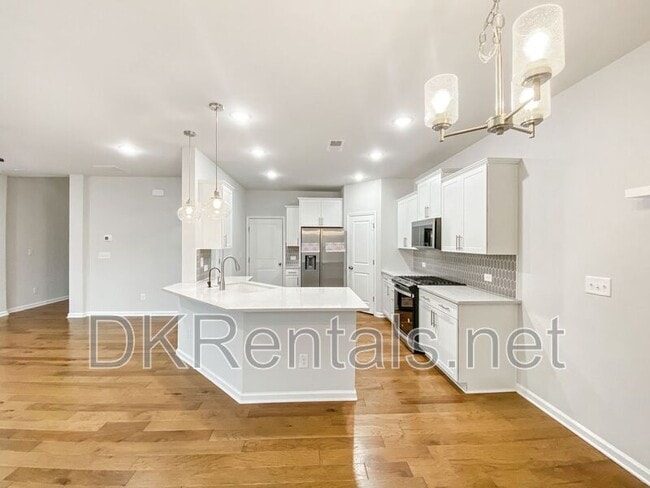 Building Photo - 2650 Quarterdeck Dr