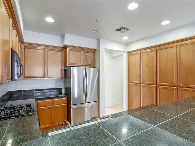Building Photo - UPGRADED HOME IN HIGHLY CENTRAL SETTING. R...