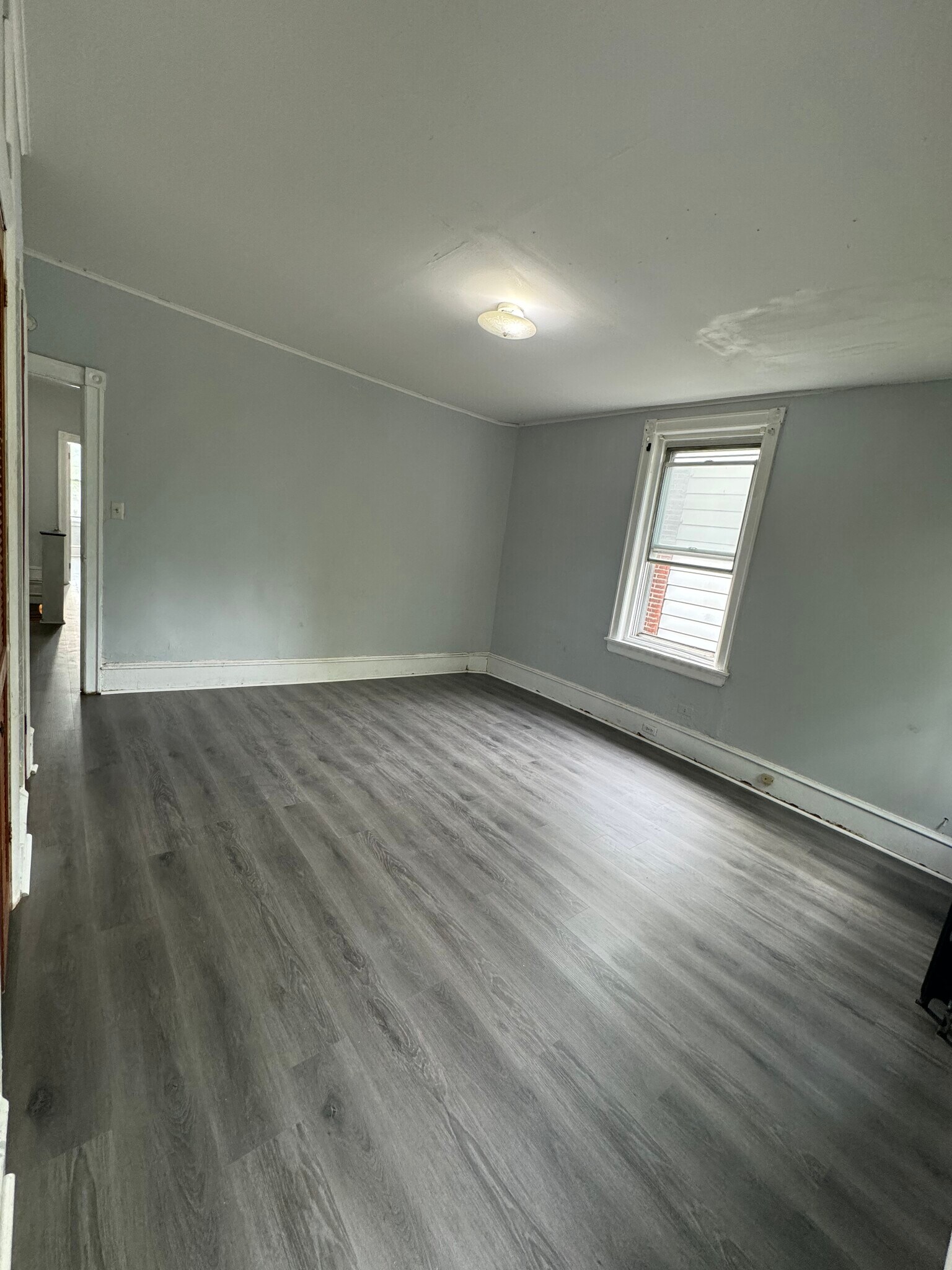 Building Photo - 4660 Castor Ave