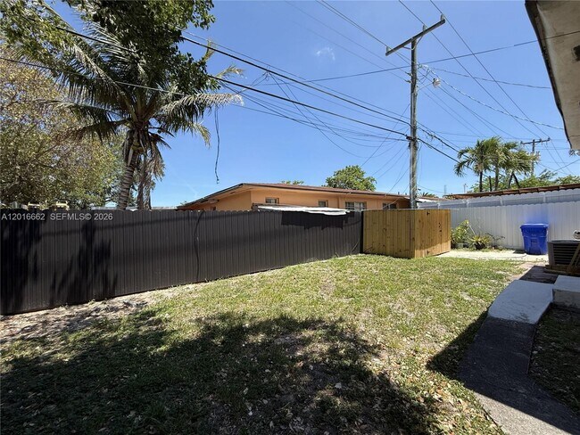 Building Photo - 155 SW 71st Ave