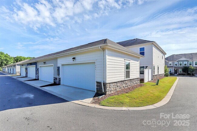 Building Photo - 646 Sagecroft Ln