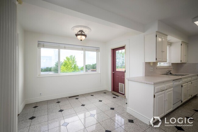 Building Photo - 4220 S Fortuna Way