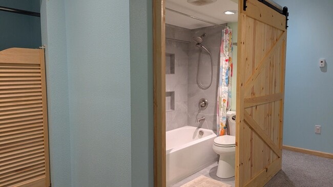 Building Photo - 1412 Springwater Dr