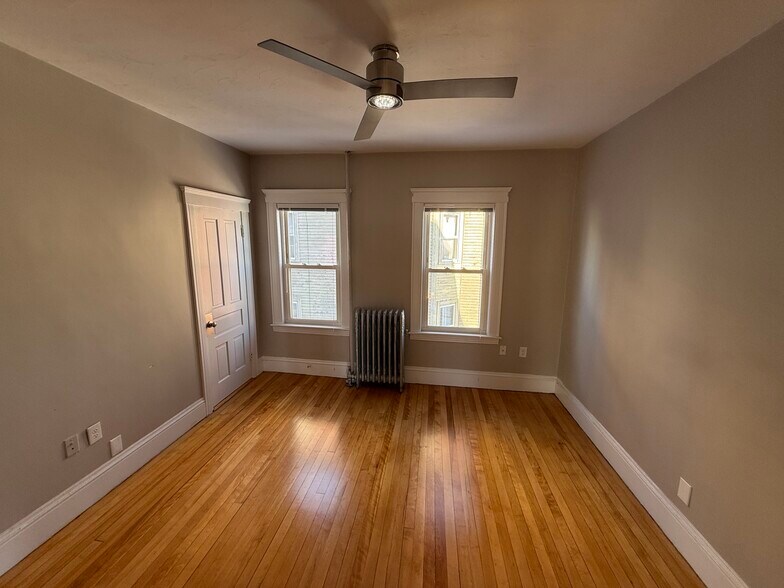 Building Photo - 148 Vernon St