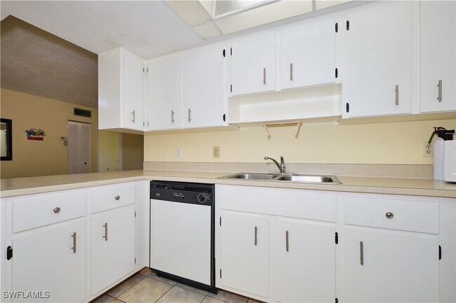 Building Photo - 12481 McGregor Blvd