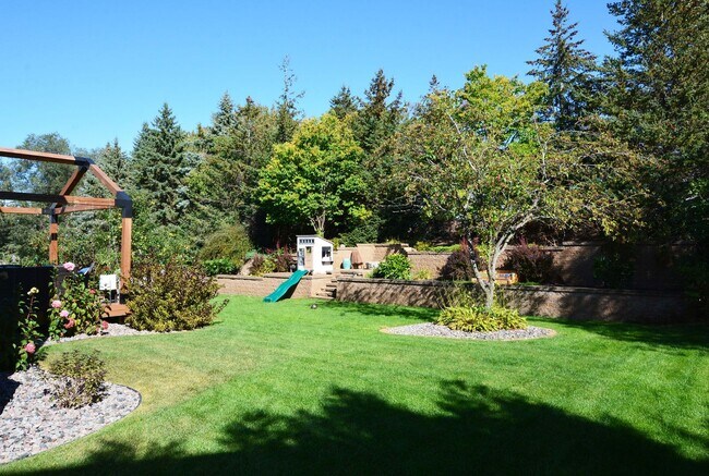 Building Photo - Beautiful 4-Bedroom Home in Vadnais Height...