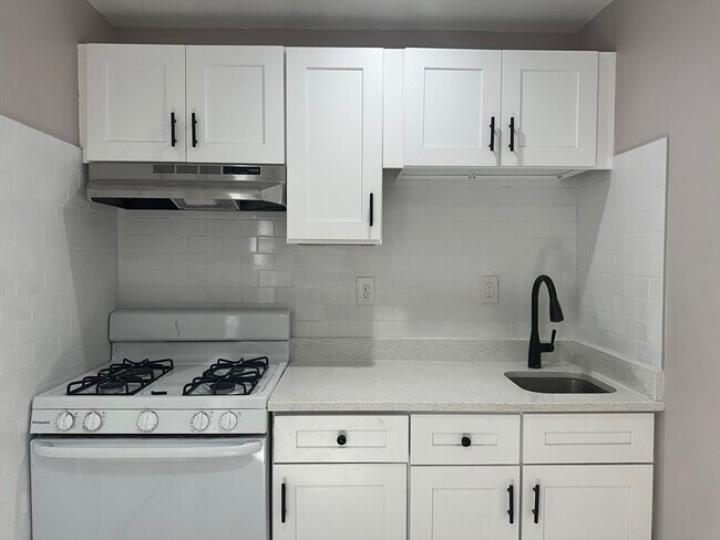 Building Photo - 205 Bussey St
