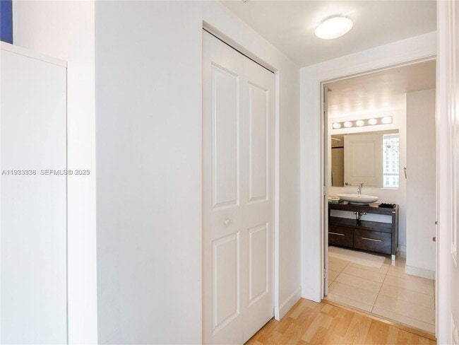 Building Photo - 480 NE 30th St