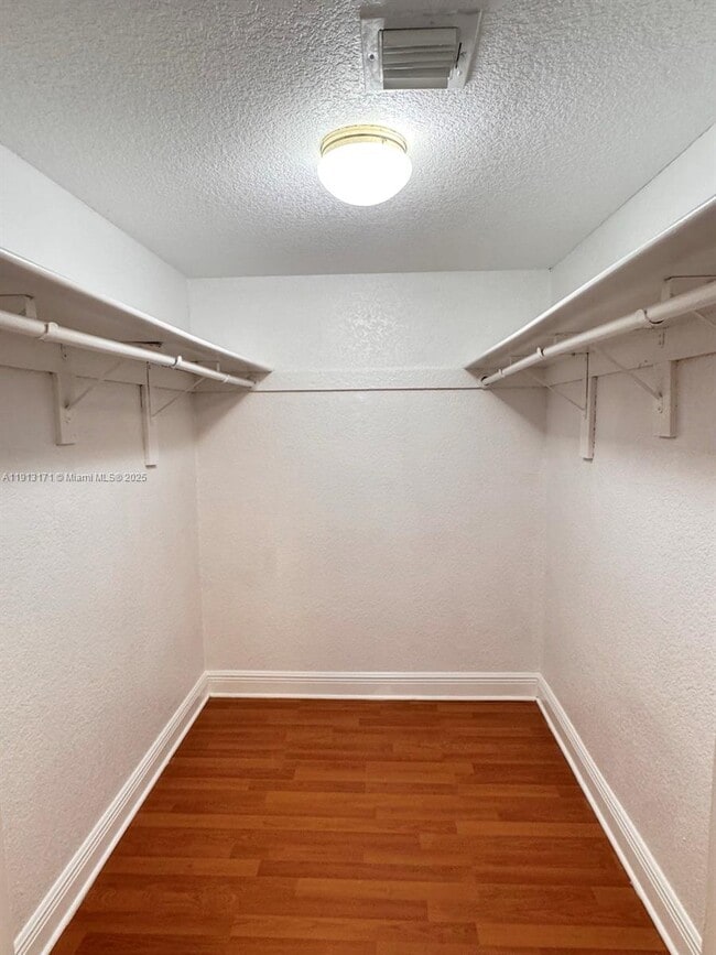 Building Photo - 5201 Geneva Ct