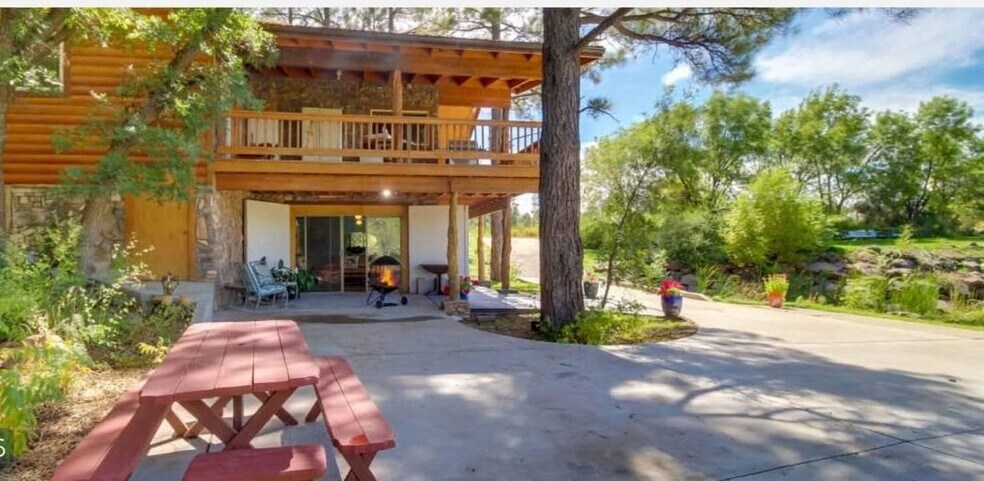Building Photo - 880 Rockcrest Dr