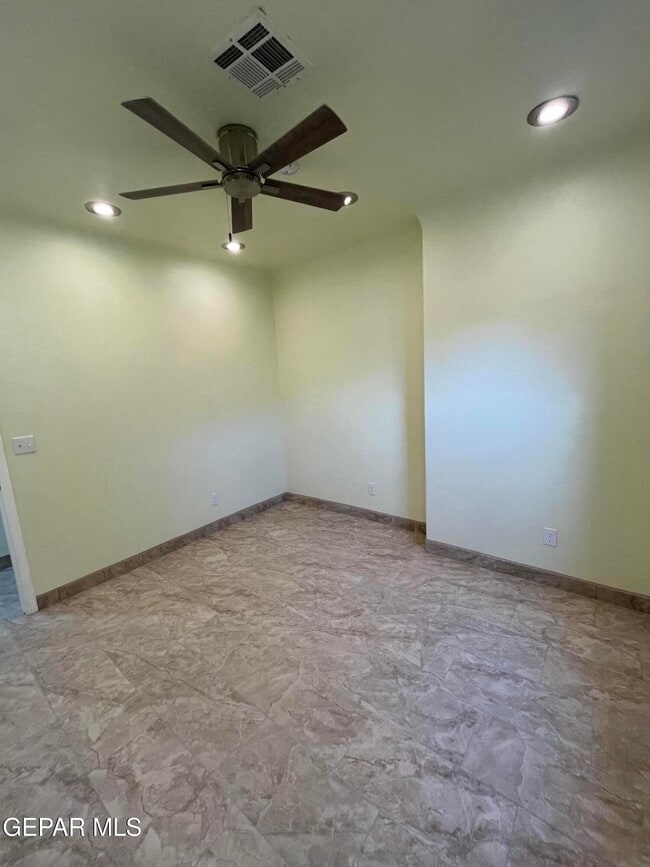 Building Photo - 614 E Missouri Ave