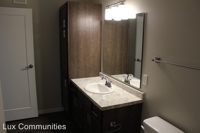 Building Photo - 2 br, 2 bath Apartment - 2899 34th St S