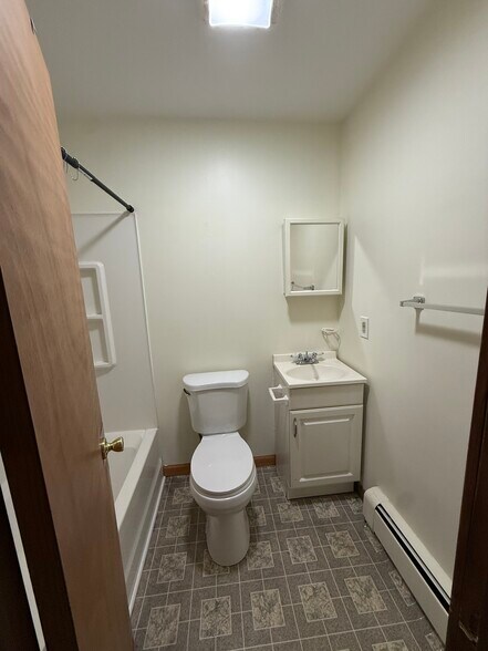 Building Photo - 16 Old Town Rd Ext