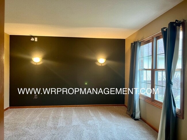 Building Photo - 3535 Williamsburg Dr