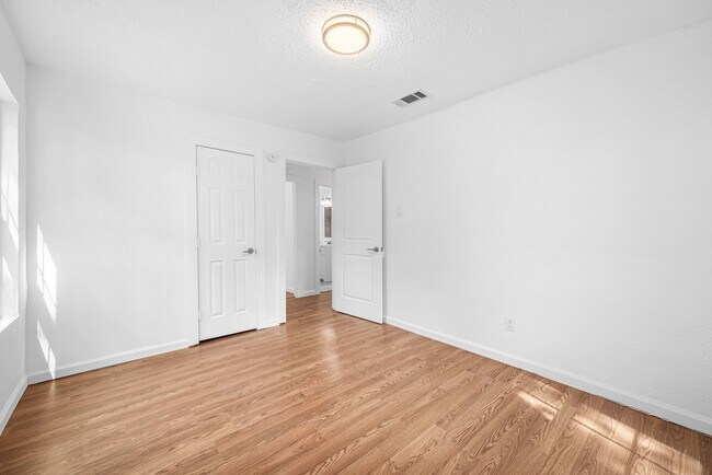Building Photo - 2108 Camille St
