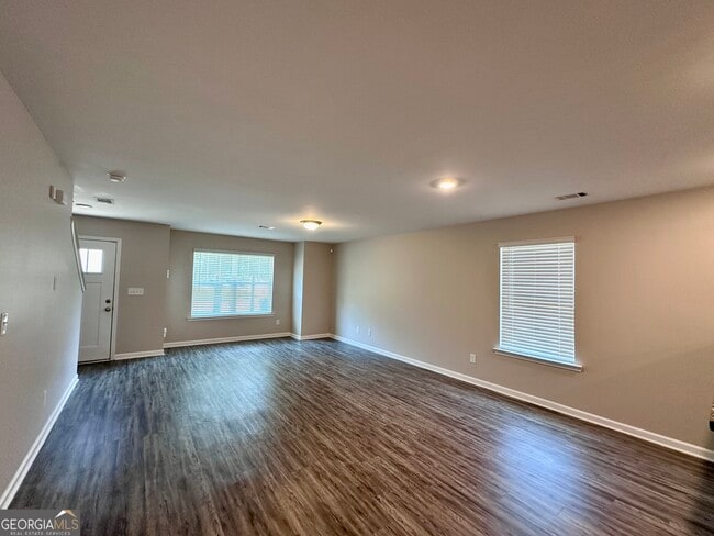 Building Photo - 400 Whippet St
