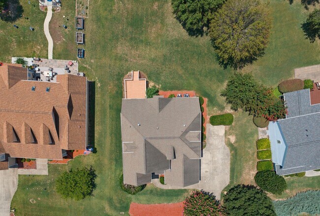 Building Photo - 2912 Oak Bridge Dr