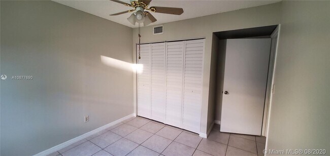 Building Photo - 9800 Hammocks Blvd