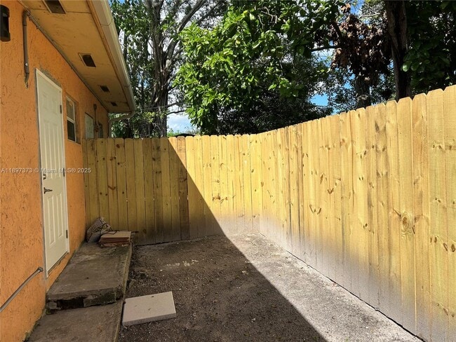 Building Photo - 2611 SW 62nd Ave