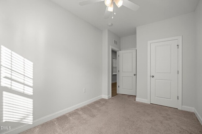 Building Photo - 229 Daisy Grove Ln