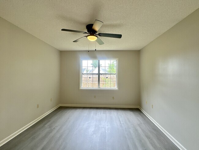 Building Photo - 334 Sawgrass Dr
