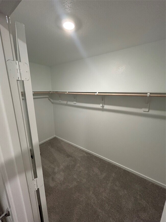 Building Photo - 3085 Majestic Sunrise Dr